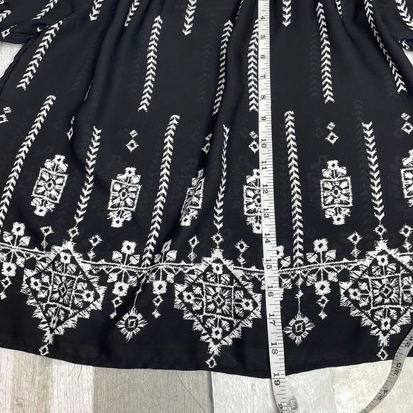 SOCIETY Girl black & white geometric print blouse. Tie details on sleeves. Small - Picture 9 of 12